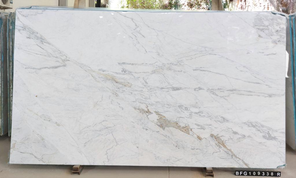 white and gold marble countertop
