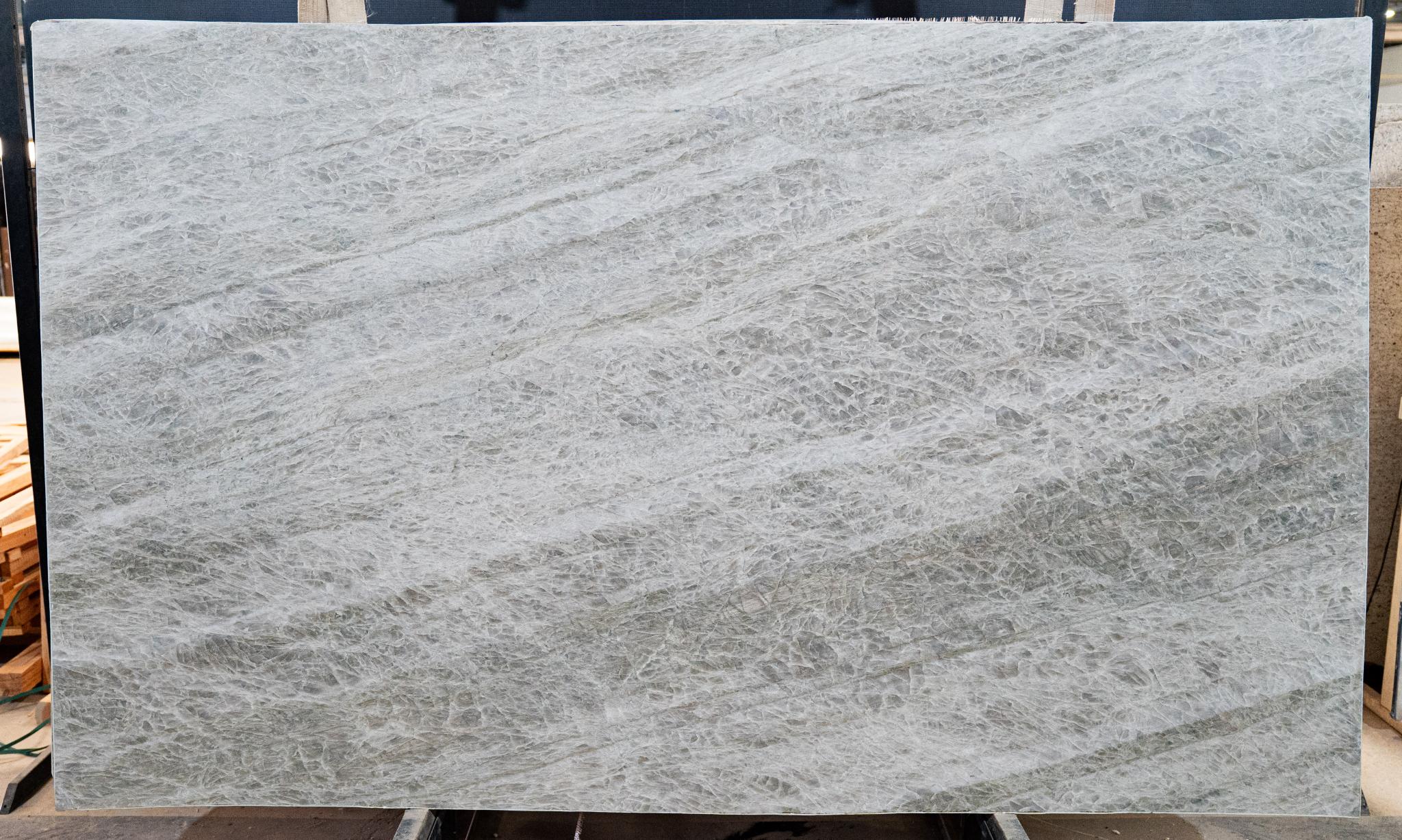 cream colored quartzite